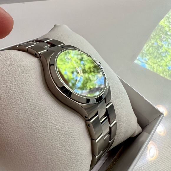 Movado classic style womens watch - Picture 3 of 7